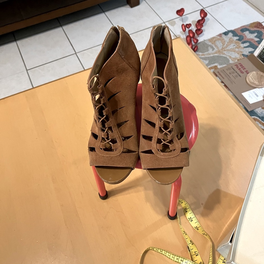 Open toe bootie’s